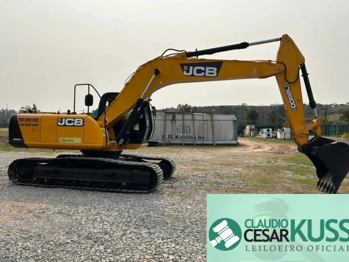 ESCAVADEIRA HIDRÁULICA JCB JS 200 LC 2015